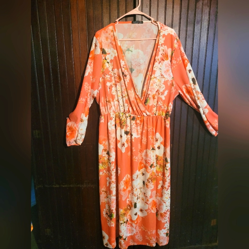 Boohoo Size 20 maxi floral dress.